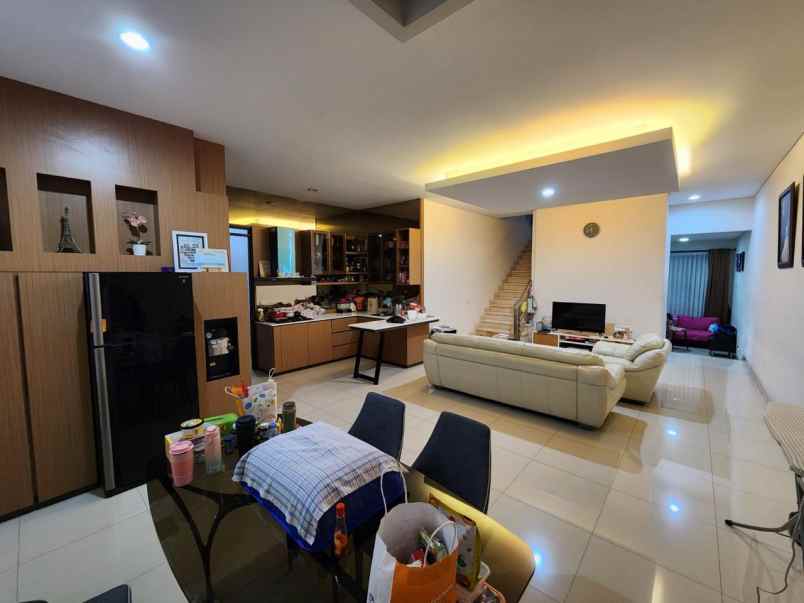 jual rumah singgasana pradana bandung