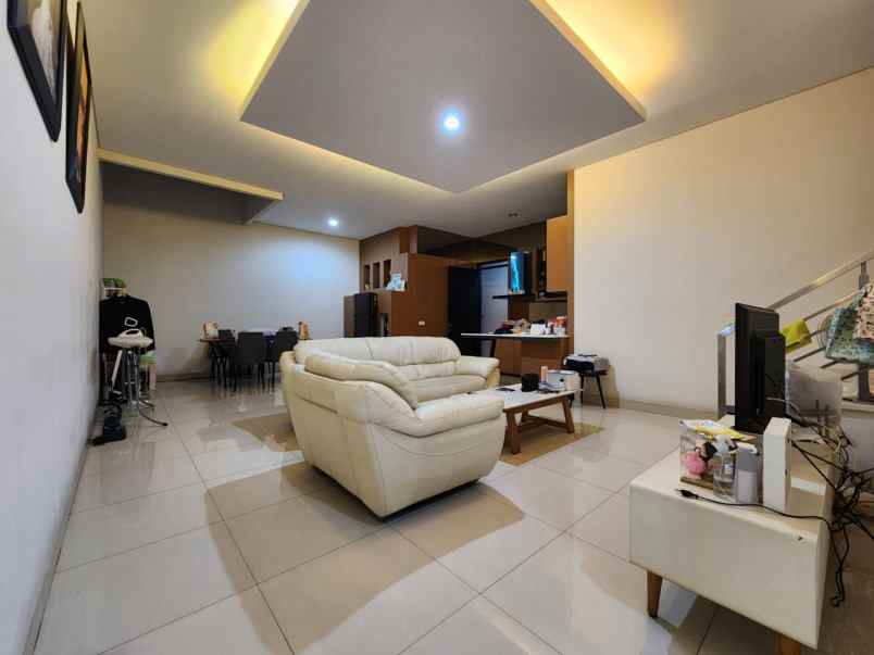 jual rumah singgasana pradana bandung