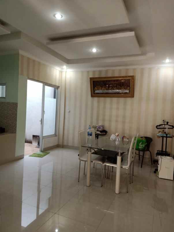 jual rumah village premiere cipondoh tangerang