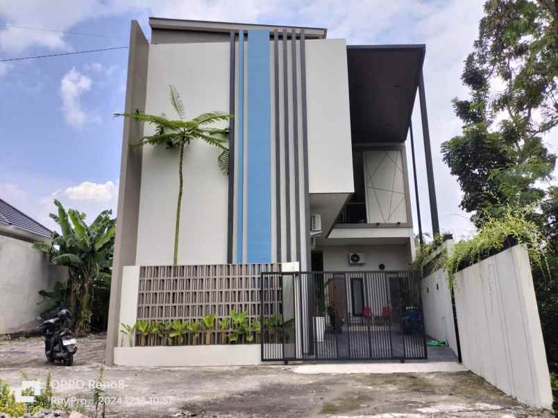 kost eklusif modern dekat kampus uii