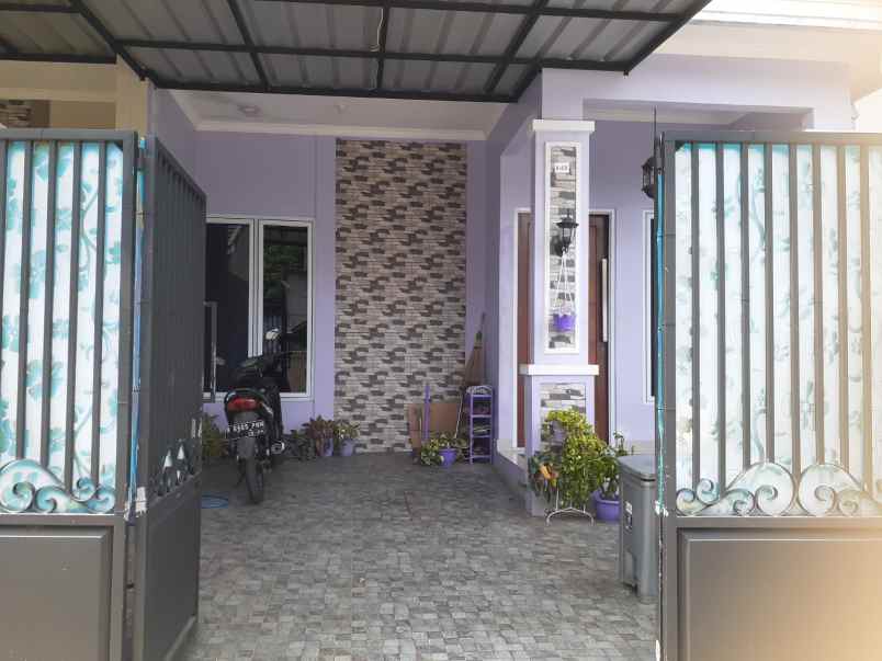 over kredit 165jt rumah di dekat stasiun depok