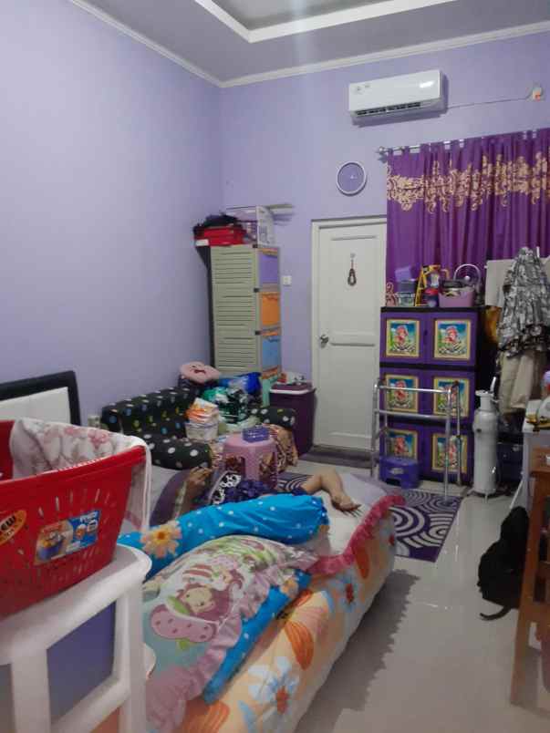 over kredit 165jt rumah di dekat stasiun depok