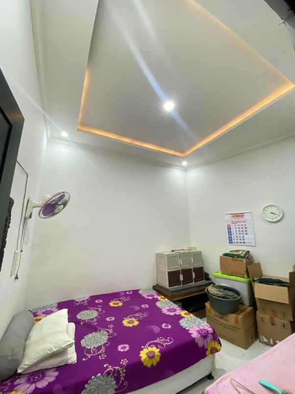 over kredit 85jt rumah 2 lantai dekat gdc depok
