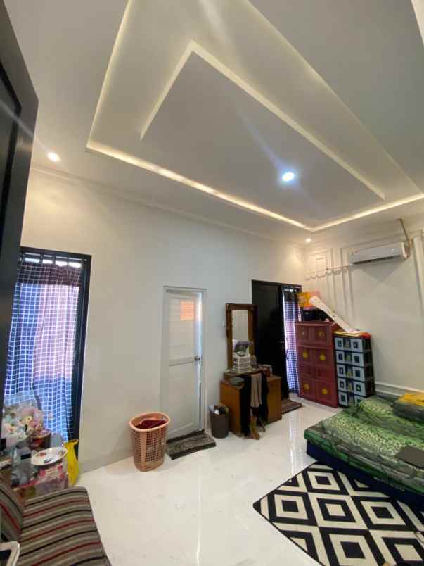 over kredit 85jt rumah 2 lantai dekat gdc depok