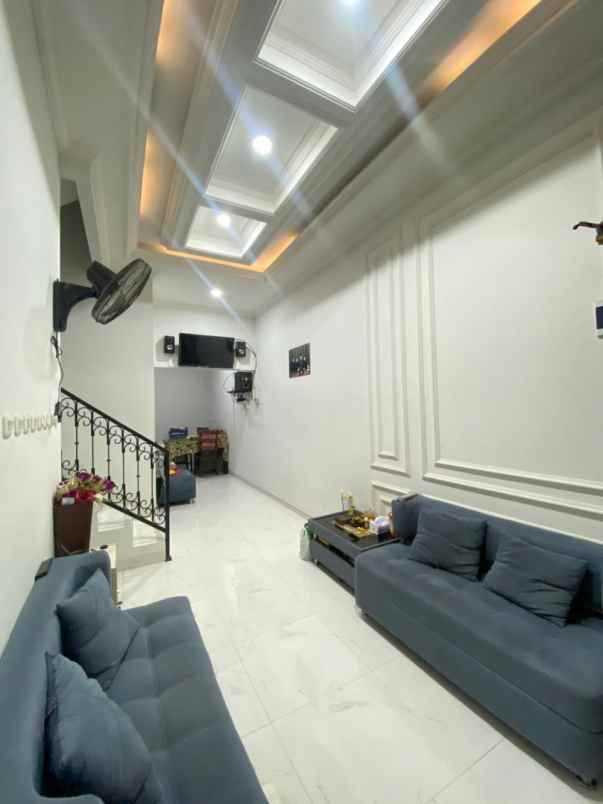 over kredit 85jt rumah 2 lantai dekat gdc depok