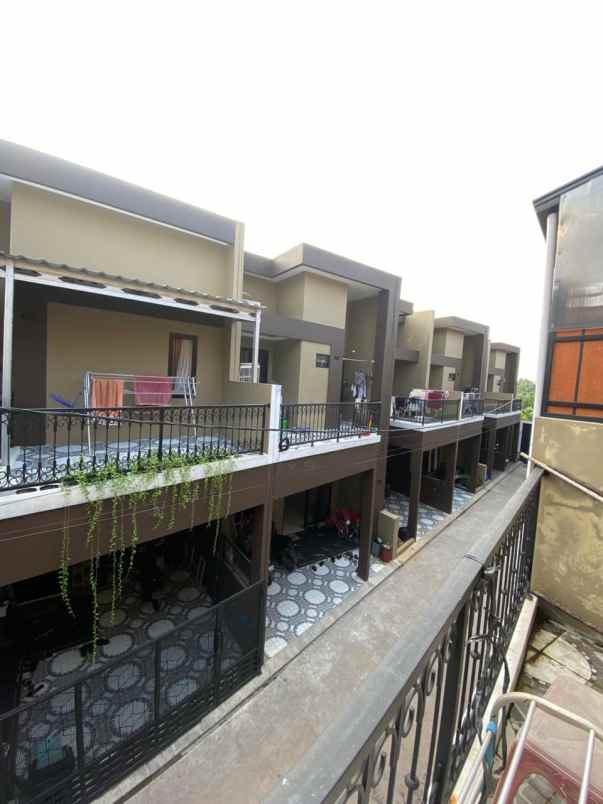 over kredit 85jt rumah 2 lantai dekat gdc depok