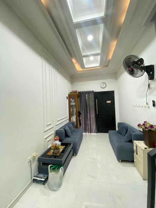 over kredit 85jt rumah 2 lantai dekat gdc depok