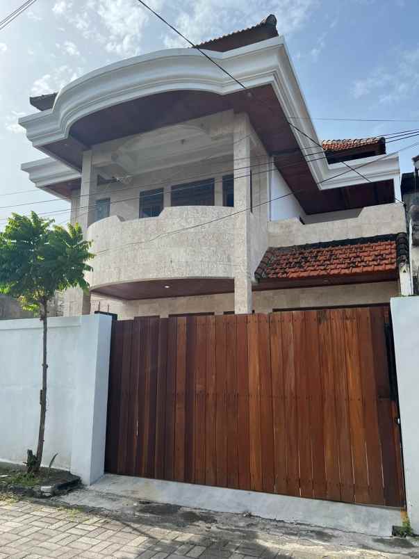 padangsambian dijual rumah 2 lantai luas 2 5 are