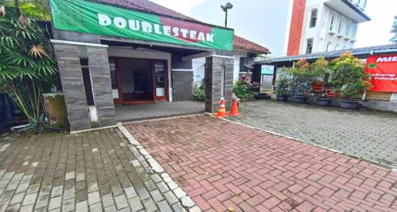 restoran di kawasan kuliner sayap jalan riau bandung