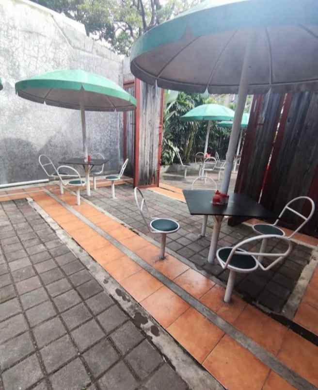 restoran di kawasan kuliner sayap jalan riau bandung