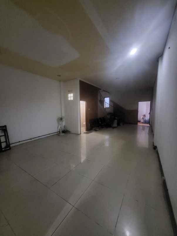 ruko 3 5lt 137m kramat sentiong senen jakarta pusat