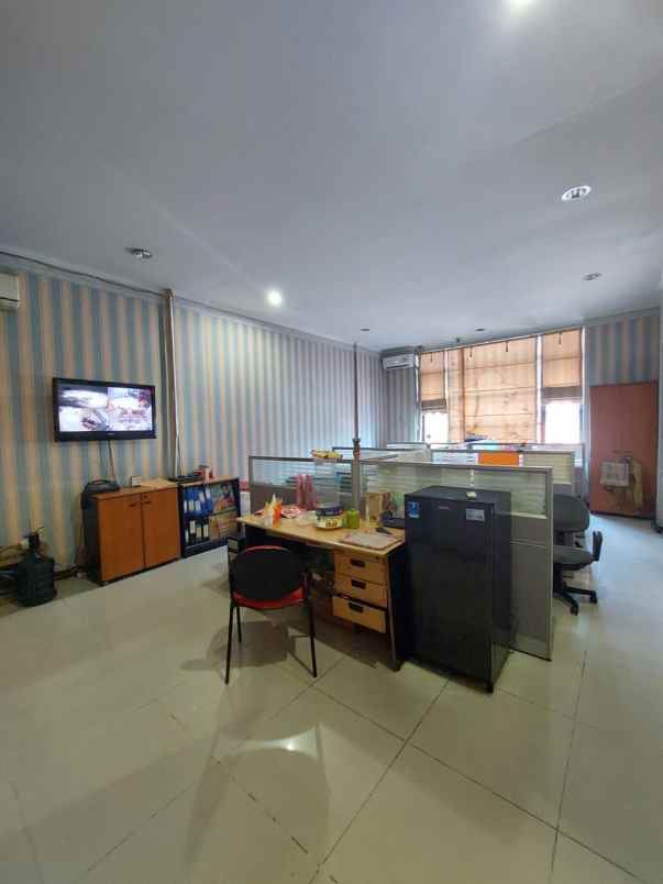 ruko 3 5lt 137m kramat sentiong senen jakarta pusat