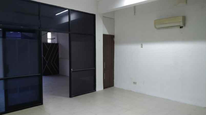 ruko perak 3 lantai hook hadap jalan raya surabaya