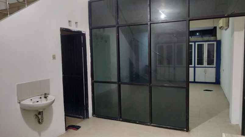 ruko perak 3 lantai hook hadap jalan raya surabaya