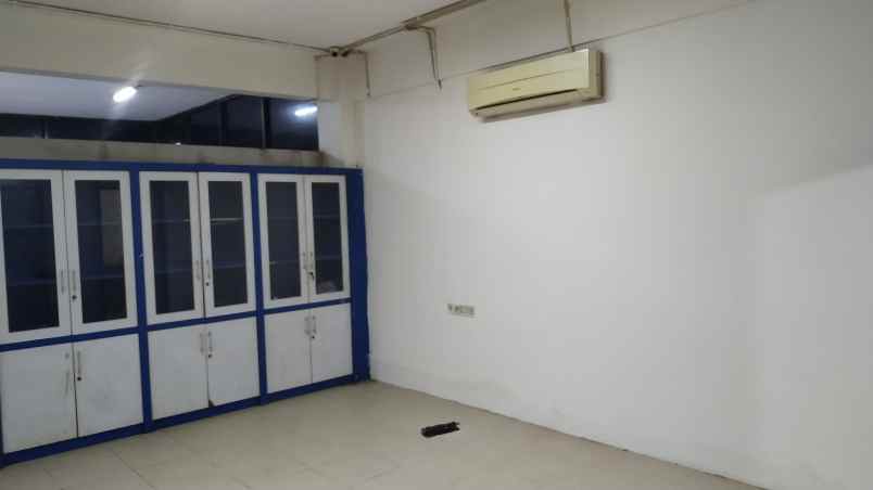 ruko perak 3 lantai hook hadap jalan raya surabaya