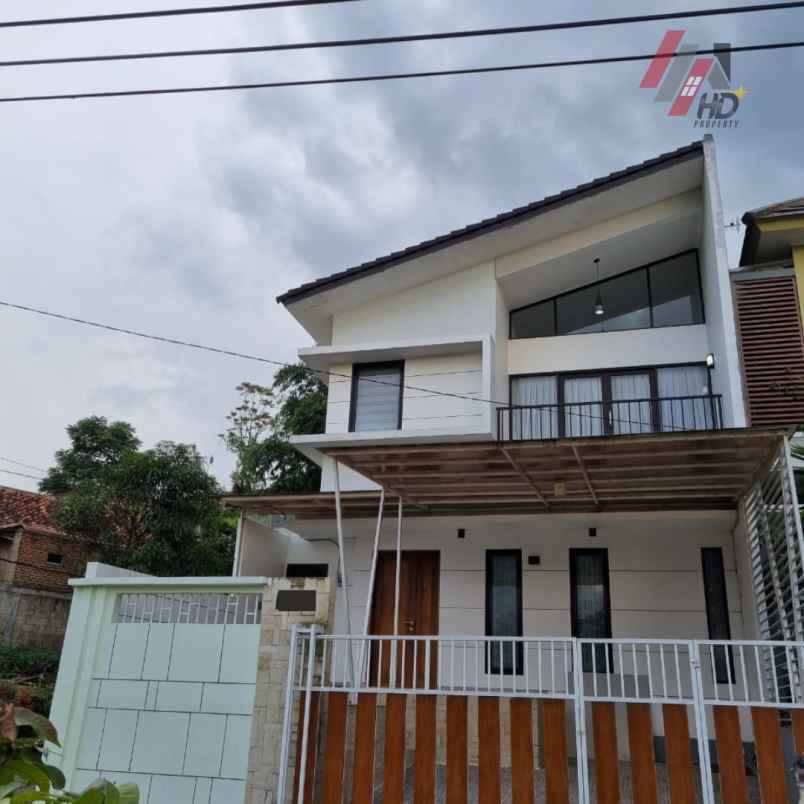 rumah 2 lantai bagus di cluster padasuka bandung shm