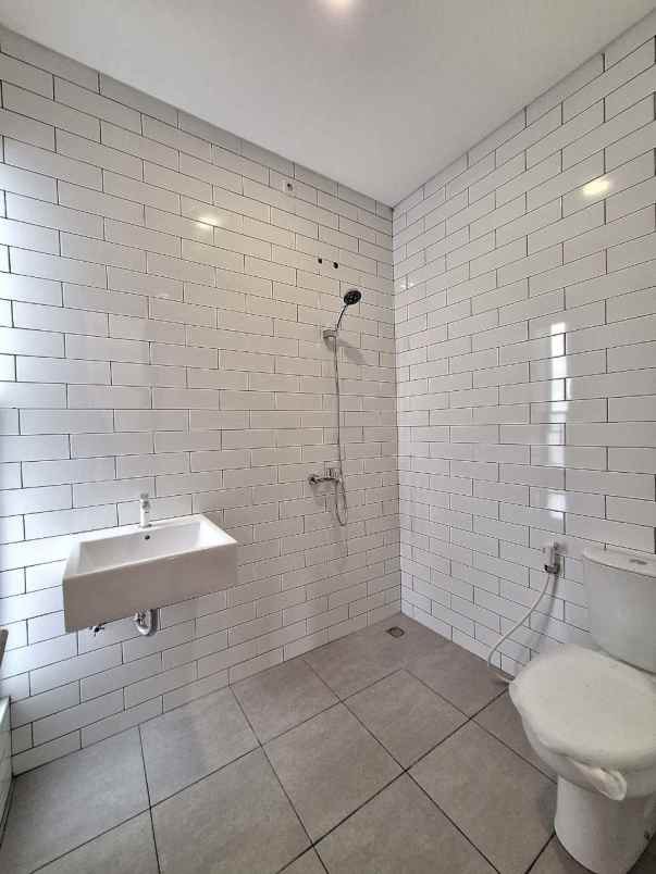 rumah 2 lantai limo depok krukut