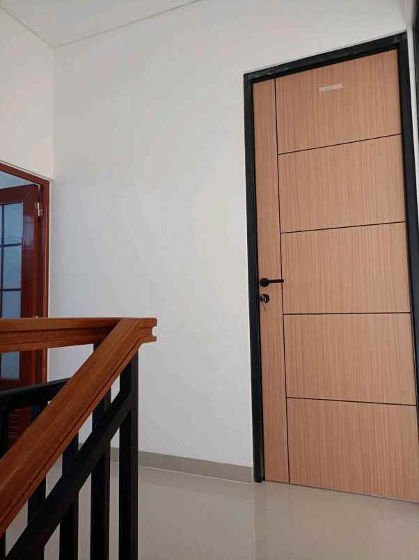 rumah 2 lantai selangkah ke universitas pamulang