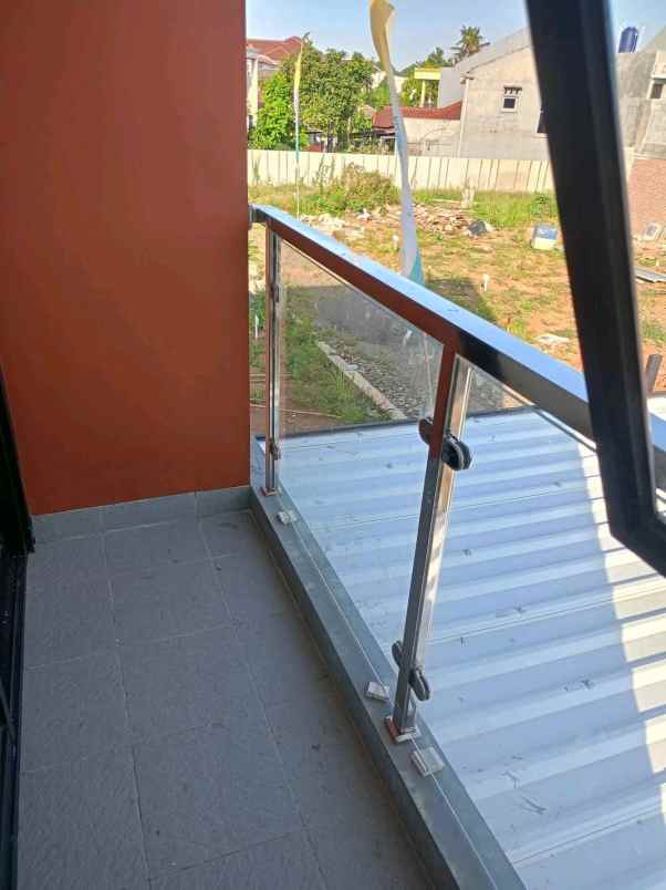 rumah 2 lantai selangkah ke universitas pamulang