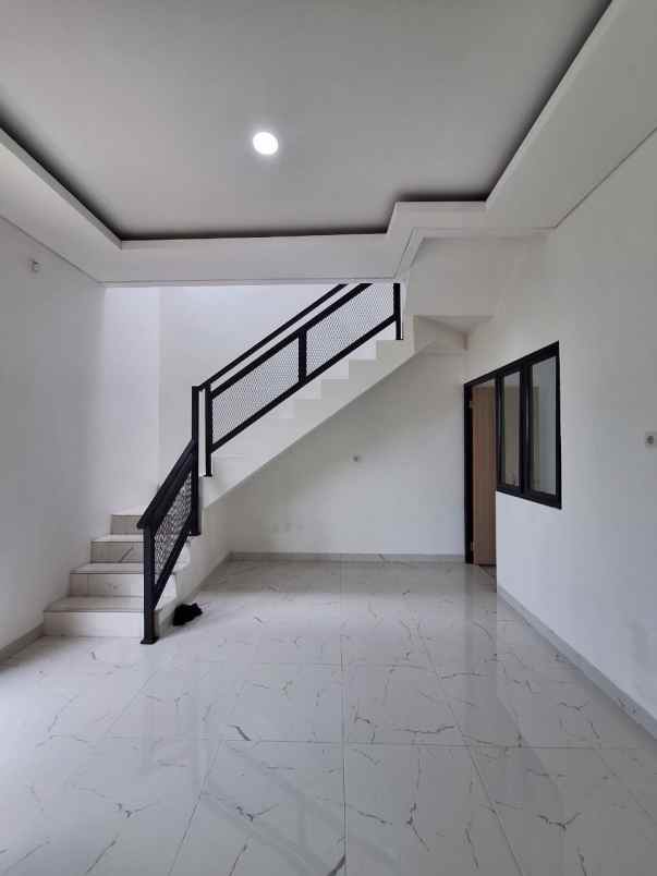 rumah 2 lantai sukmajaya depok 700 jutaan