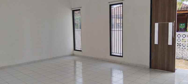 rumah bagus jogja cocok untuk homestay lt 213 m shm