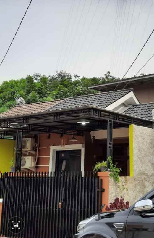 rumah bagus rapi sudah renovasi siap huni