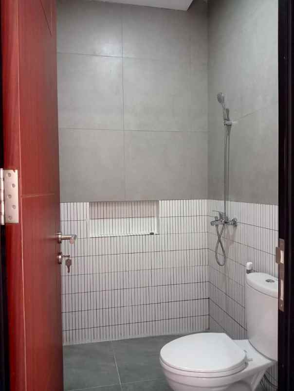 rumah baru 2 lt siap huni termurah di selatan jakarta