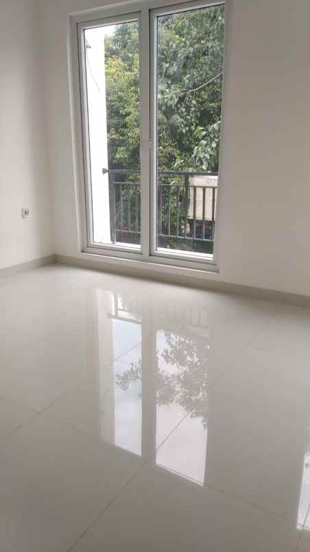 rumah baru depan taman muara karang jak ut