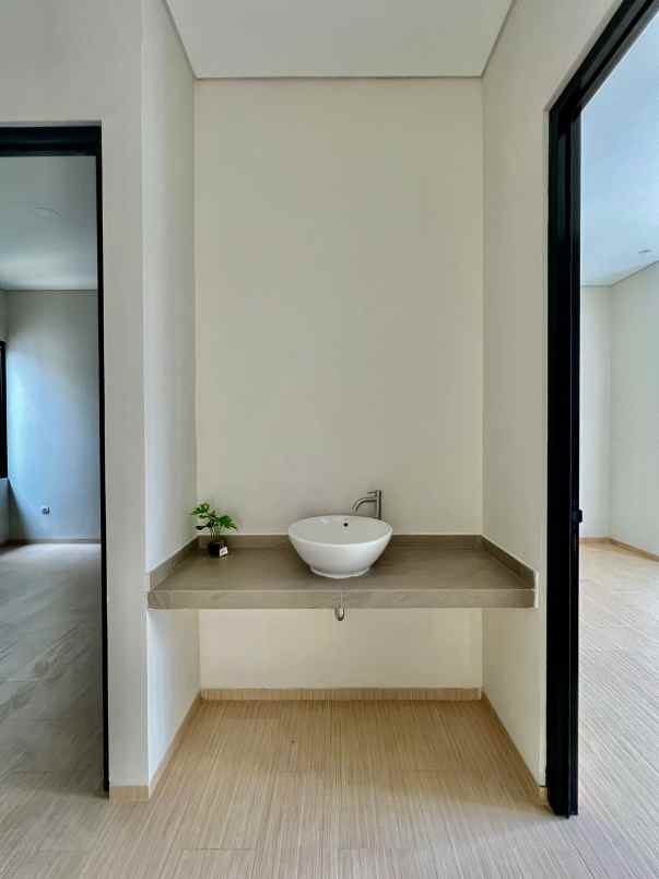 rumah baru design modern minimalis di nusaloka bsd