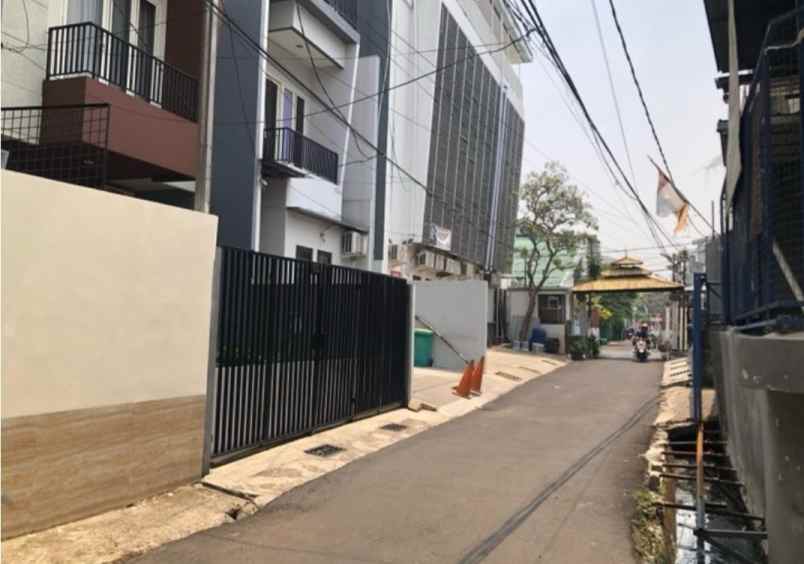 rumah cantik 3 lantai jl kosambi dalam jatipulo jakbar