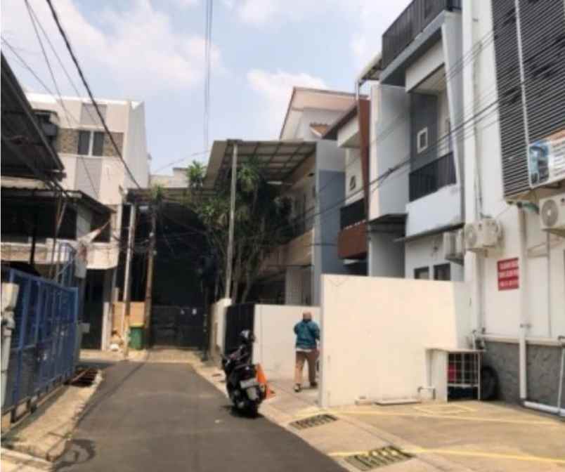 rumah cantik 3 lantai jl kosambi dalam jatipulo jakbar