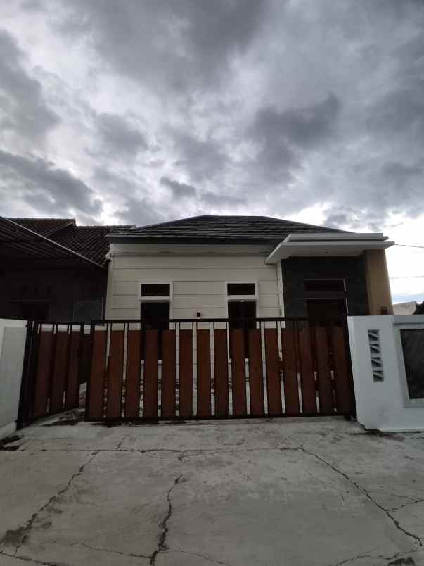 rumah cantik siap dihuni akses mudah di klaten