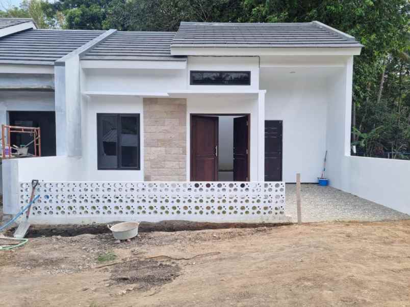 rumah cantik super murah dekat fasilitas ramai