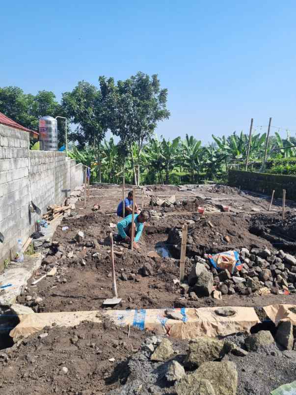 rumah cantik view sawah tepi jalan besar di prambanan