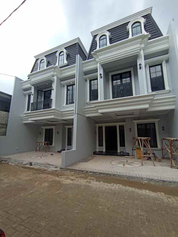 rumah clasic super mewah luas strategis