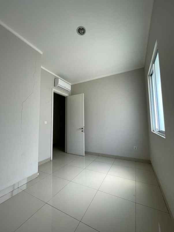 rumah dekat mall di cluster bluebell summarecon bekasi