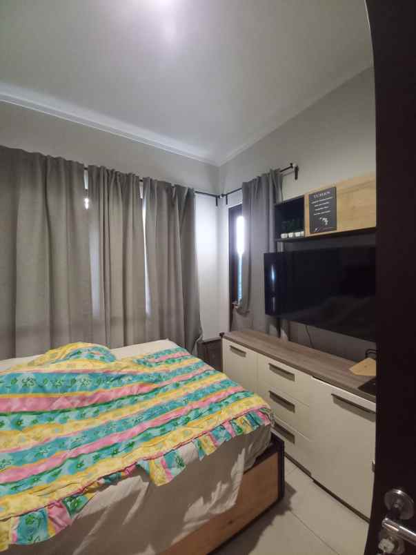 rumah dekat mall di cluster burgundy summarecon bekasi