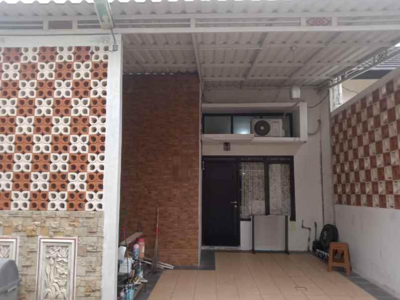 rumah di jatiwarna bekasi siap huni c0657