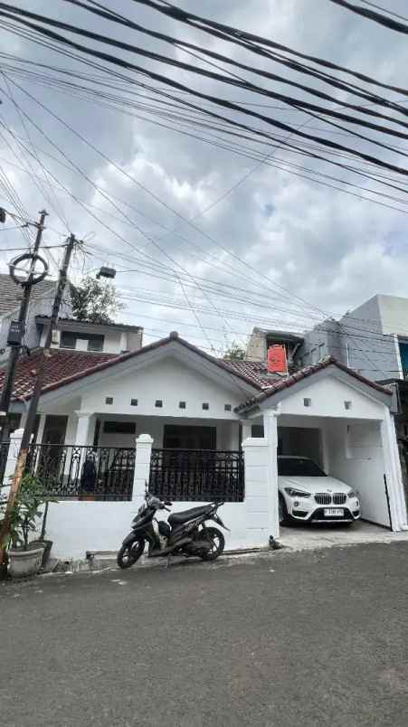 rumah dijual di komplek lokasi strategis kebon jeruk