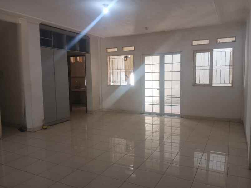 rumah disewakan di pancoran
