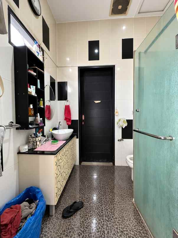rumah hook luas di cipayung jakarta timur dekat tol
