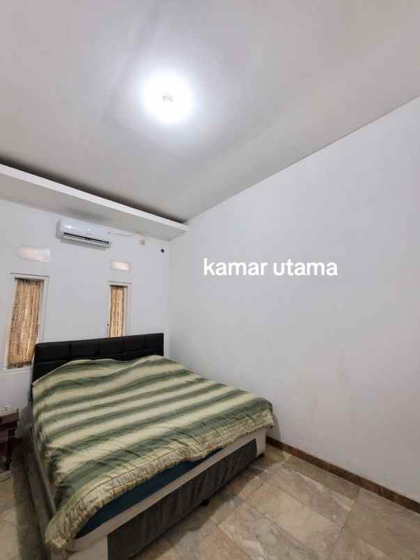 rumah hook pinggir jalan area pondok karya