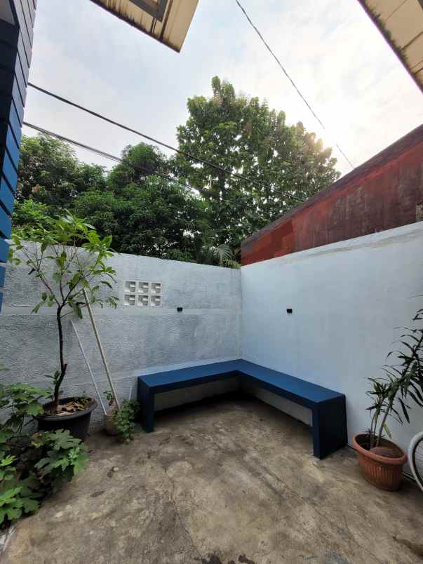 rumah hook pinggir jalan area pondok karya
