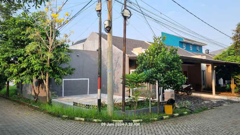 rumah hook semi furnished sawangan depok