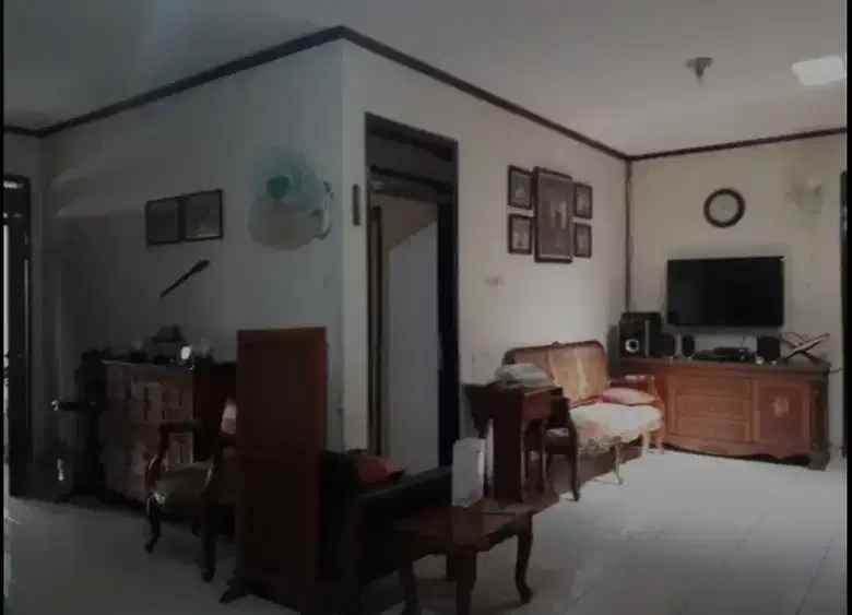 rumah jl komplek billymoon