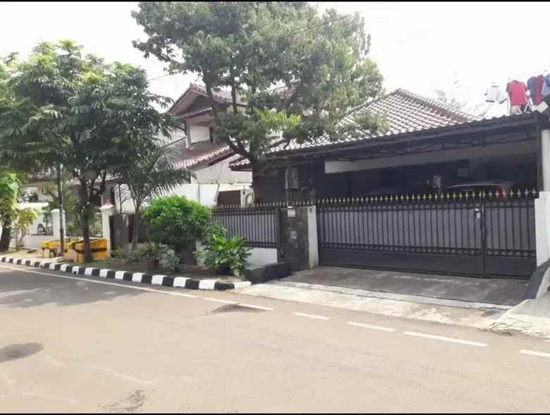 rumah jl komplek billymoon