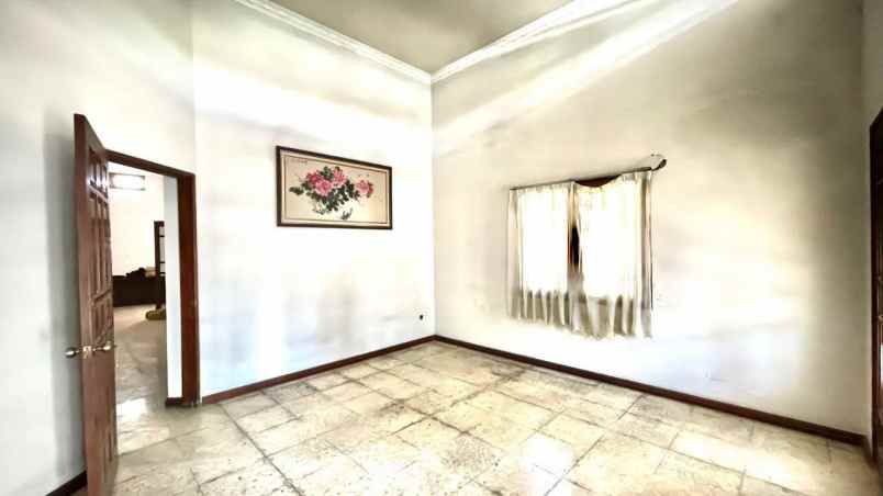 rumah jl progo dekat raya darmo strategis pusat kota