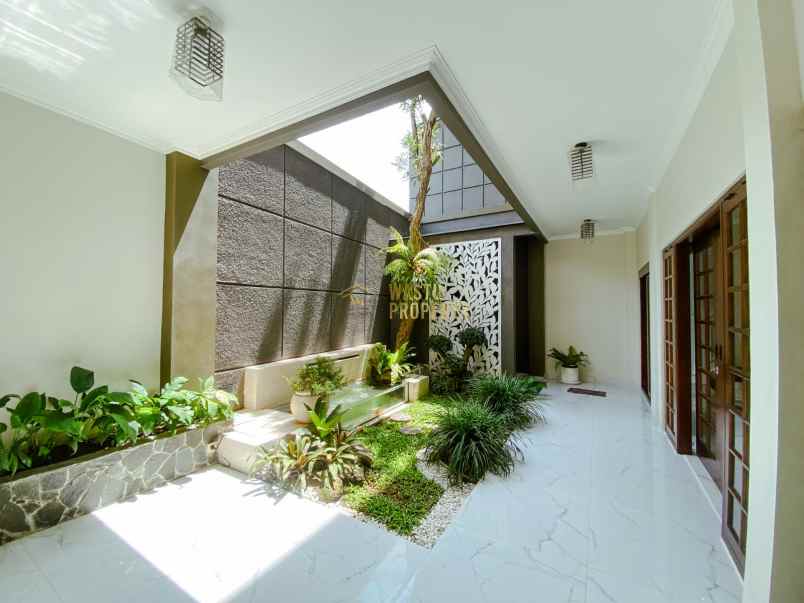 rumah keluarga luas elegan 5 kt 4 km lokasi premium