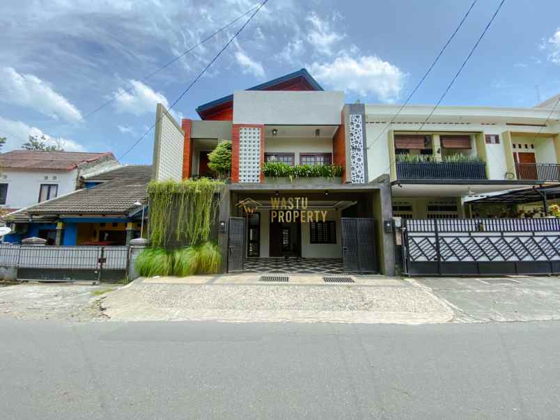 rumah keluarga luas elegan 5 kt 4 km lokasi premium