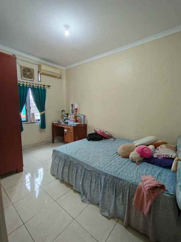 rumah kokoh dan terawat dalam perumahan di depok timur